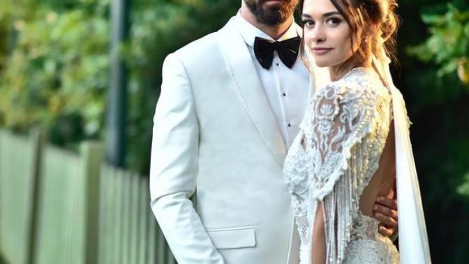 "Gelinlik giymekten soğudum" diyen Hande Soral'ın kendi düğününde giydiği gelinliği beğendiniz mi?
