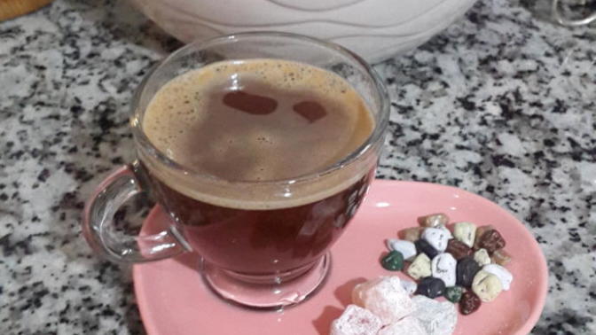 Bir fincan kahvenin bile kırk yıl hatırı olduğu dünyada nedir bu hatır gönül bilmezlik?