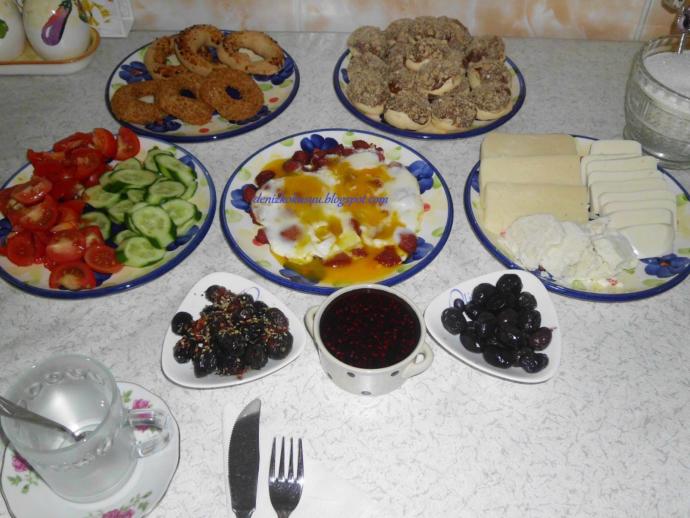 Evden çıkmadan önce kahvaltı eder misiniz?