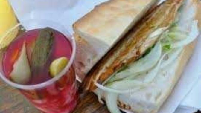 Eminönünde Balık Ekmek Yemek. + Turşu suyu içmek?