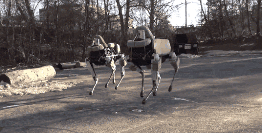 Ve Amerika savaş kurallarını alt üst edecek. Her ulkeyi isgal edecek robot askerler yapti. Dusunceleriniz neler?