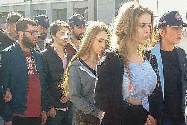 Sosyal Medya fenomenlerinden Ayda Kutay ve Bahar Çelebi dolandırıcılıktan gözaltına alındı! Ne düşünüyorsunuz?