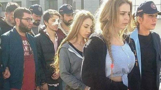 Sosyal Medya fenomenlerinden Ayda Kutay ve Bahar Çelebi dolandırıcılıktan gözaltına alındı! Ne düşünüyorsunuz?
