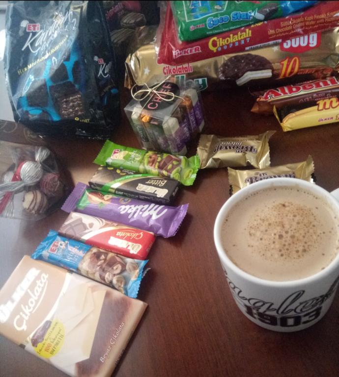 Sütlü Nescafe'nin yanında hangisi daha iyi gider?