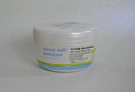 Avon velvet soft moisture kullanan var mı kokusu nasıl?