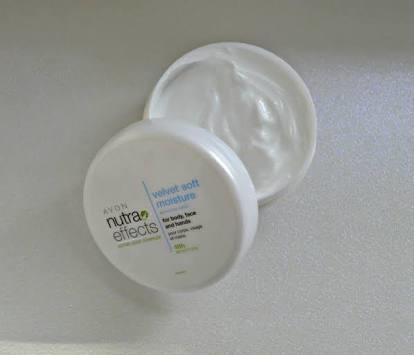 avon velvet soft moisture kullanan var mı kokusu nasıl ?