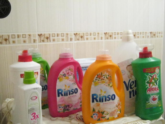 Çamaşırlarda sıvı deterjan mı toz deterjan mı tercih edilmeli, en iyi sıvı deterjan hangisi?