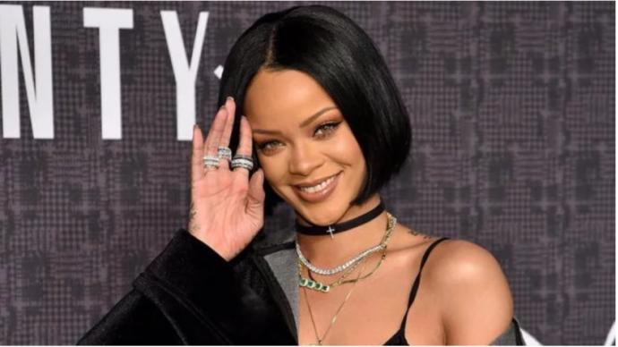Rihanna'nın adı kendi ülkesinde bir sokağa verilecek. Sizin adının sokağa verilmesini istediğiniz bir ünlü var mı?