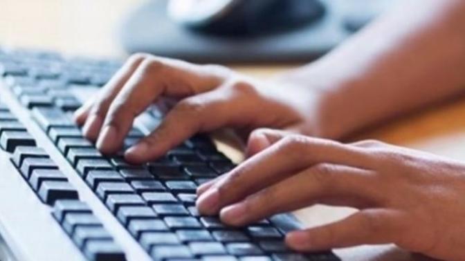 "Yeni yılda kamuda 'Q' kalkıyor, 'F' klavye kullanılacak" Siz hangi klavyeyi kullanıyorsunuz?