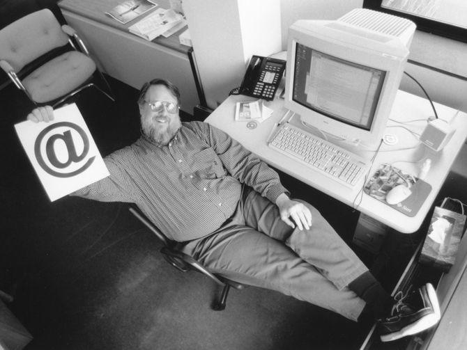 İlk e-mail, 1971 yılında Ray Tomlinson’ın ellerinden çıktı… Peki içerisinde sizce ne yazıyordu? 