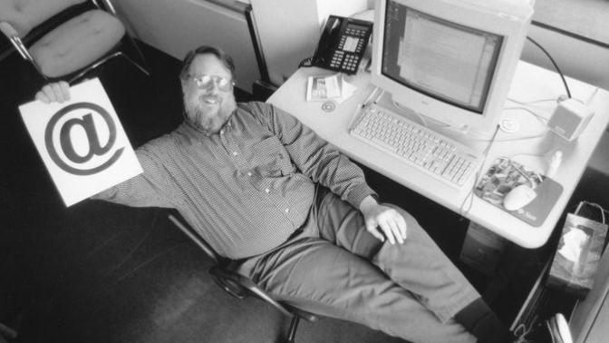 İlk e-mail, 1971 yılında Ray Tomlinson’ın ellerinden çıktı… Peki içerisinde sizce ne yazıyordu?