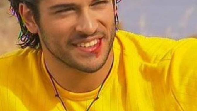 Burak Özçivit'in 22 yaşındaki jöleli halini nasıl buldunuz :D?