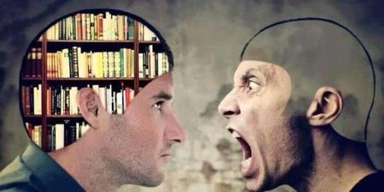 Herşeyi bilip sessiz kalmak mı yoksa bişeyden haberi olmayıp çok konuşmak mı?