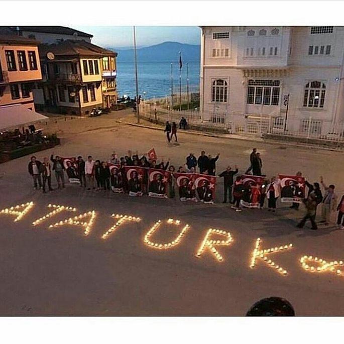 Türk milletinin karakterine ve adetlerine en uygun olan idare, Cumhuriyet idaresidir. Yarın Cumhuriyet Bayramı, neler yapacaksınz?