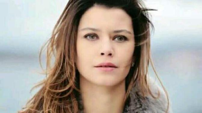 Beren Saat'in yüz yapısını beğeniyor musunuz?