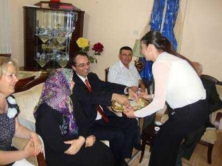 Kız isteme merasiminde kızın babası ortada hiç bir sebeb yokken kızı vermiyorum dese ne yaparsınız.?