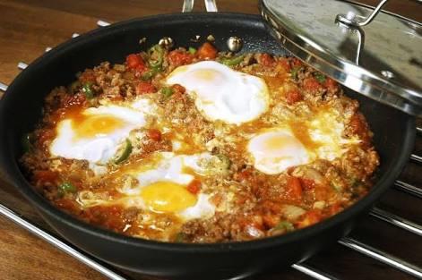 Kıymalı yumurta mı, sucuklu Yumurta mı?