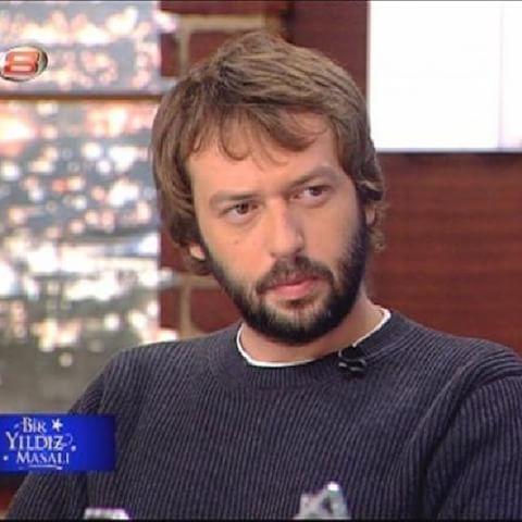 Okan Yalabık çok hoş çok tatlı değil mi?