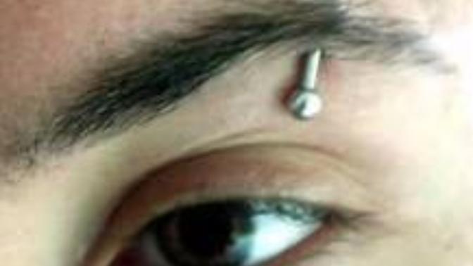 Erkek için kaşa piercing?