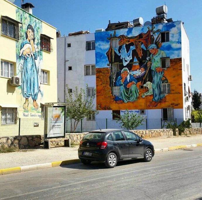 Mersin'de binaların cephesine yapılan bu ünlü tablolar sizce güzel olmamış mı?
