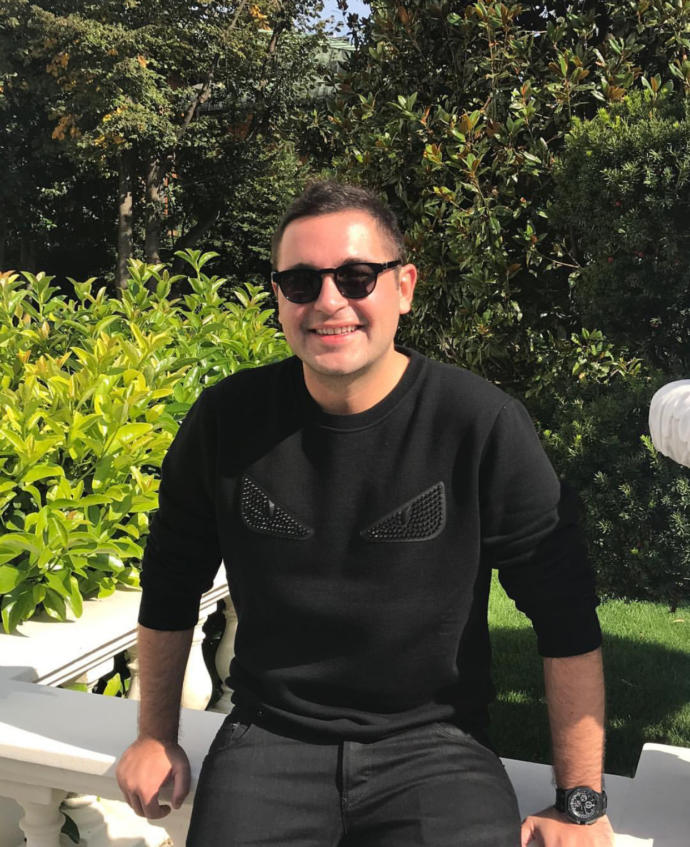 Hacı Sabancı çok yakışıklı değil mi?