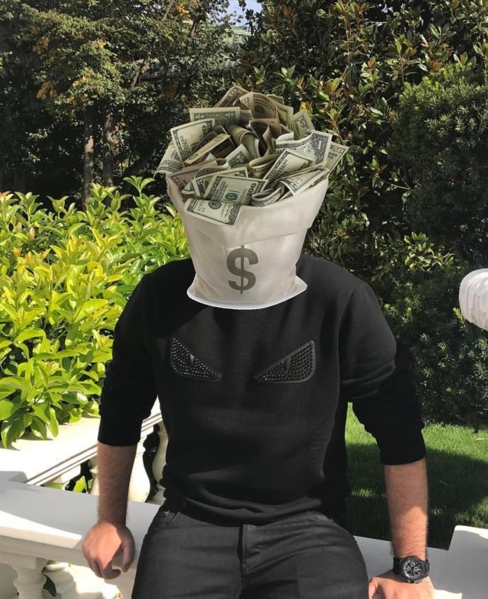 Hacı Sabancı çok yakışıklı değil mi?