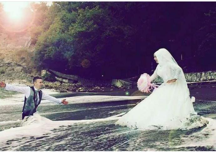 Gelinlik Ve Damatlıkla Denize Girip Fotoğraf Çektirirmisiniz?