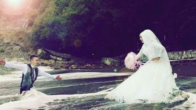 Gelinlik Ve Damatlıkla Denize Girip Fotoğraf Çektirirmisiniz?