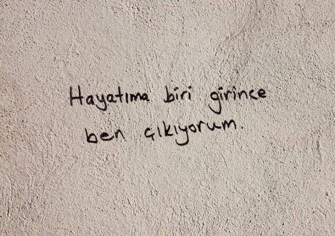 Önünüzde bir duvar elinizde sprey olsa ne yazardınız?