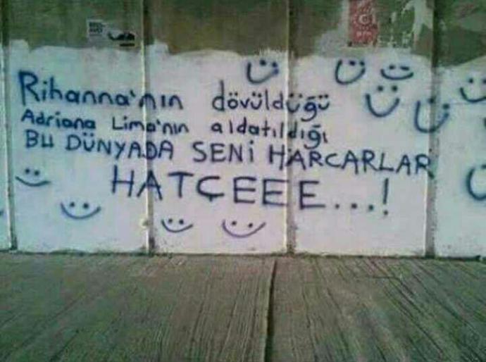 Önünüzde bir duvar elinizde sprey olsa ne yazardınız?