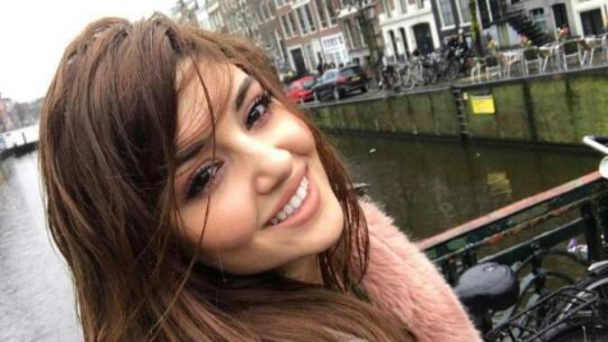 Hande Erçel güzel mi sizce?