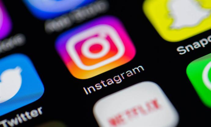 İnstagram da biri bana takip isteği gönderdi?