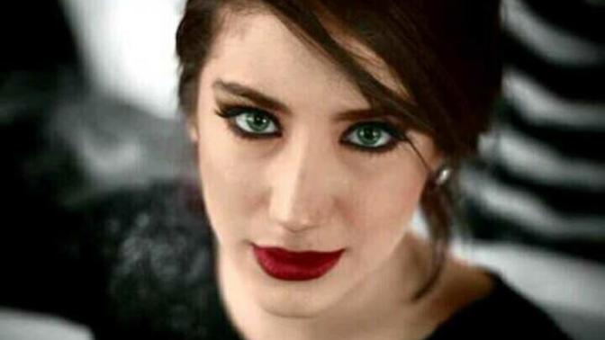 Hazal Kaya'nın yüz yapısı sizce güzel mi?