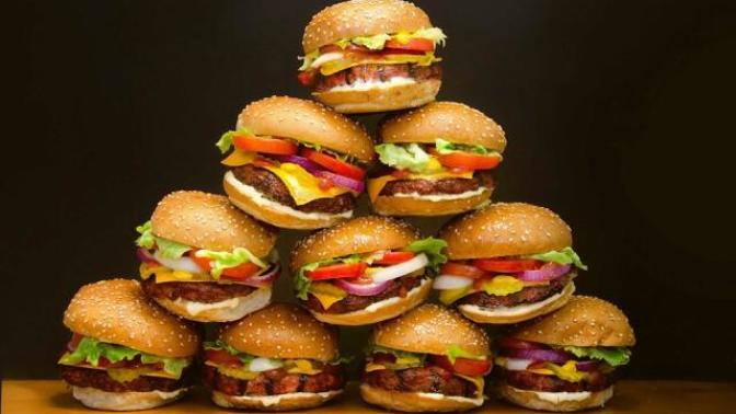 Kendinize hamburger hazırlayacak olsanız içine koyacağınız malzemeler nelerdir?