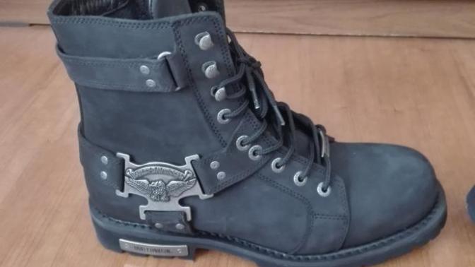 Harley Davidson'a hangi renk bağcık?