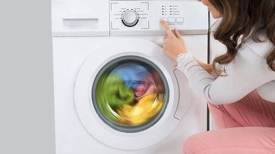 Çamaşır makinesine fazla çamaşır atmak makineyi bozar mı?