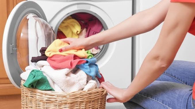 Çamaşır makinesine fazla çamaşır atmak makineyi bozar mı?