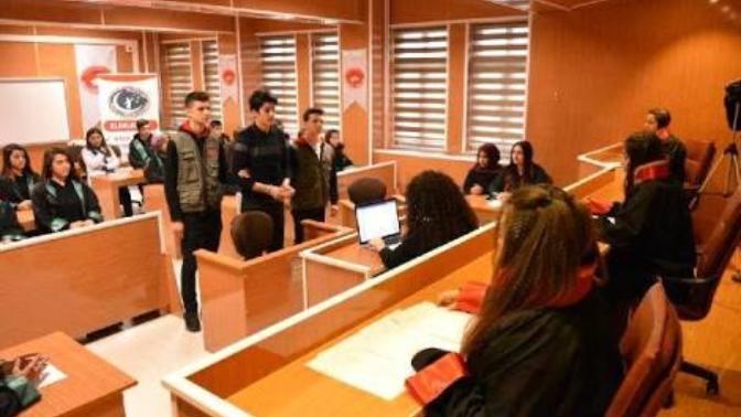 Savcı ile Hakim arasında ne fark var?