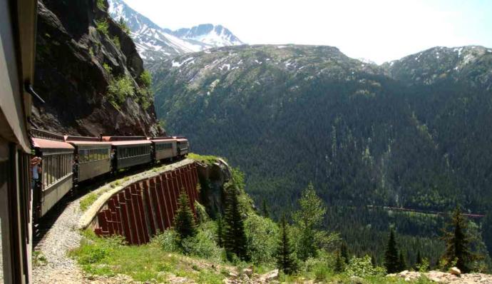 Tren uçuruma aşıksa eğer; uçurumdan devrilince düştü mü dersiniz? yoksa kavuştu mu ?
