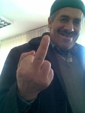 Bir ortamda sevgilinizle otururken, birisi sevgilinizi keserse ne yaparsınız?