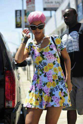 Rihanna '  ya    hangi   saç   rengi    yakışıyor   sizce   ??