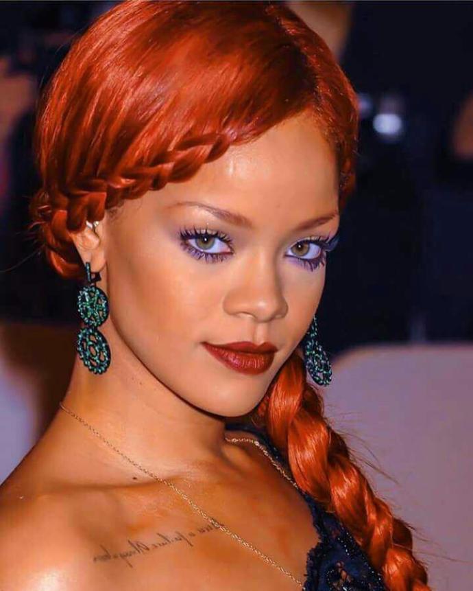 Rihanna '  ya    hangi   saç   rengi    yakışıyor   sizce   ??