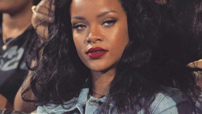 Rihanna'ya hangi saç rengi yakışıyor sizce ?