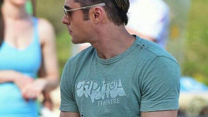Zac Efron 2017 saç modeli sizce nasıl?