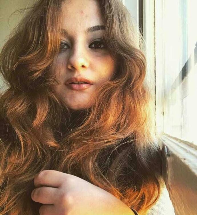 Hangi kız daha güzel??