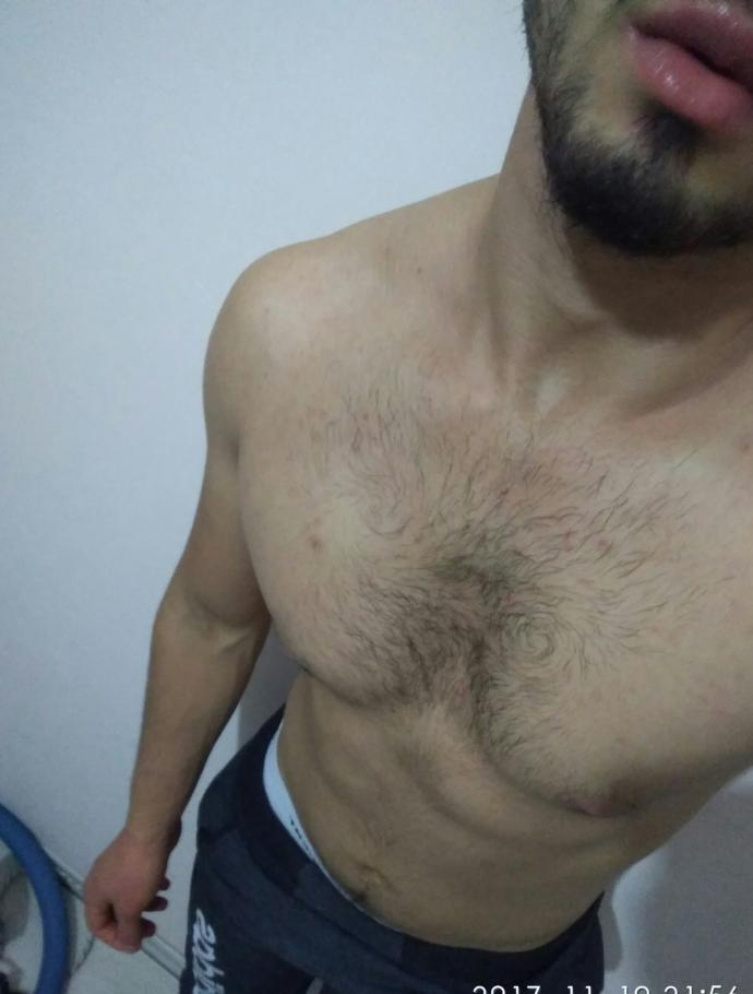 Kızlar Erkeklerde göğüs kıllarını sever mi ya da almalı mıyım ?
