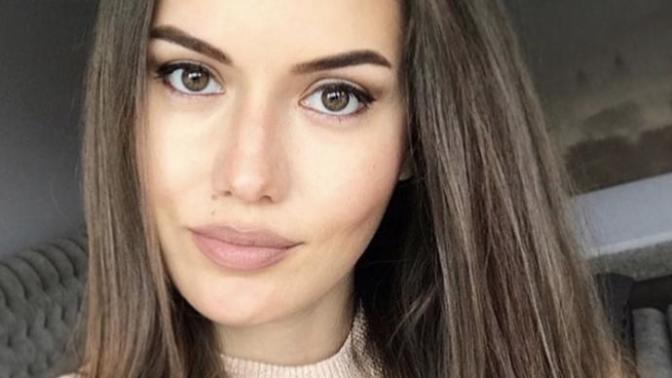 Fahriye Evcen'nin #NoMakeUp (Makyaj yok) başlığında paylaştığı bu fotoğrafında sizce makyaj var mı?
