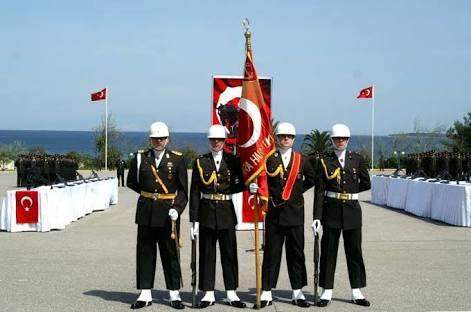 Askerde alay sancagini çalan askere ödülmü veriyorlar ?