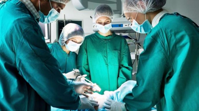 Bir hastalığınız olsa ve doktor "ameliyat olmalısın" dese ameliyat mı olursun, alternatif tedavi yöntemlerini mi denersin?