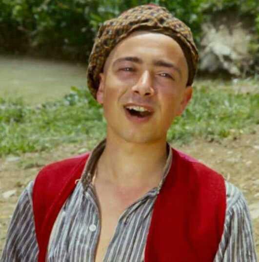 Kemal Sunal ile beraber Rüştü Asyalı hangi filmde rol almışlardır??